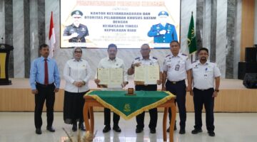 Kejati Kepri dan KSOP Khusus Batam Teken MoU Penanganan Masalah Hukum Perdata dan TUN di Sektor Maritim | f. Kejaksaan Tinggi Kepri
