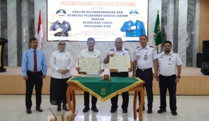 Kejati Kepri dan KSOP Khusus Batam Teken MoU Penanganan Masalah Hukum Perdata dan TUN di Sektor Maritim | f. Kejaksaan Tinggi Kepri