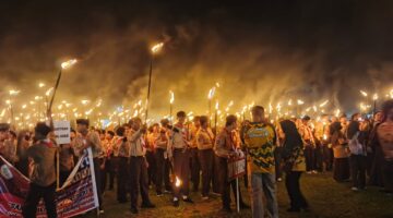Wabup Novrizal Lepas Ribuan Obor Kemerdekaan di Dabo Singkep, Semangat Persatuan dan Nasionalisme Membara Sambut HUT RI ke-80 | f. Cahyo