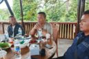 Kasat Polairud IPTU Lundu Herryson Sagala gelar konferensi pers terkait temuan minuman jenis bir kaleng pada kejadian pickup terguling di pelabuhan Roro jagoh | f. Cahyo