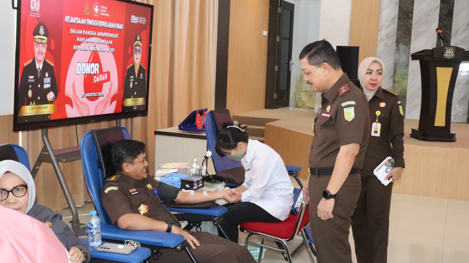 Kejati Kepri Gelar Donor Darah Bersama PMI Tanjungpinang, Sambut Hari Lahir Kejaksaan ke-80 Tahun 2025 | f. Penkum Kejati Kepri