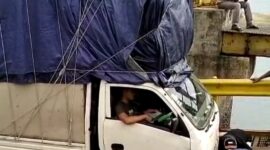Mobil Pickup ODOL yang terguling di Pelabuhan Roro Jagoh | f. Gfr