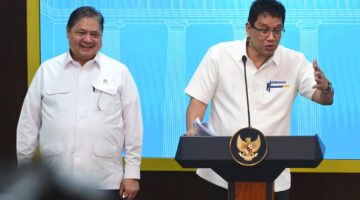 Menteri Koordinator Bidang Perekonomian Airlangga Hartarto menyampaikan bahwa Presiden menaruh perhatian besar terhadap sejumlah program yang berdampak langsung pada penyerapan tenaga kerja di berbagai sektor | f. BPMI Setpres