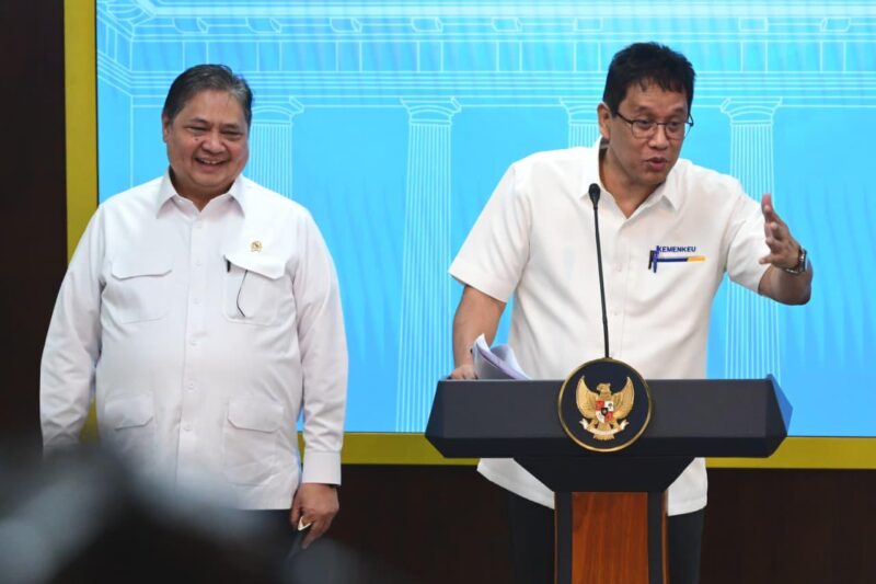 Menteri Koordinator Bidang Perekonomian Airlangga Hartarto menyampaikan bahwa Presiden menaruh perhatian besar terhadap sejumlah program yang berdampak langsung pada penyerapan tenaga kerja di berbagai sektor | f. BPMI Setpres