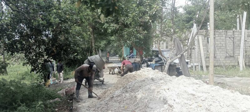 Setelah Bertahun-Tahun Rusak, Jalan di Bukit Kabung Singkep Akhirnya Diperbaiki Pemprov. Kepri | f. Vatawari