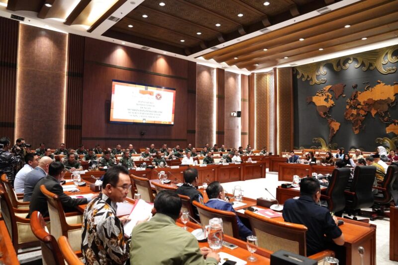 Wakil Panglima TNI Hadiri Rapat Kerja Bersama Komisi I DPR RI | f. Puspen TNI