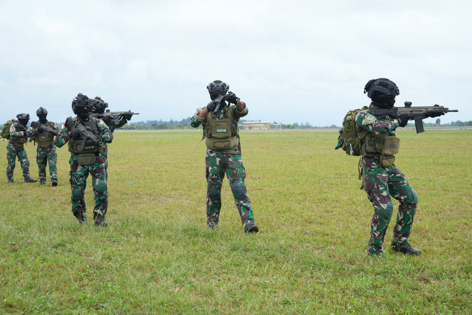 Pasukan Khusus TNI Sukses Laksanakan Infiltrasi Udara dan Sabotase Sasaran di Dabo Singkep | f. Puspen TNI