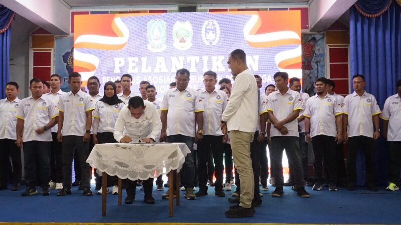Gubernur Ansar Ahmad Lantik 35 Pengurus Askab PSSI Lingga 2025–2029, Dorong Regenerasi Sepak Bola Daerah | f. Sahib