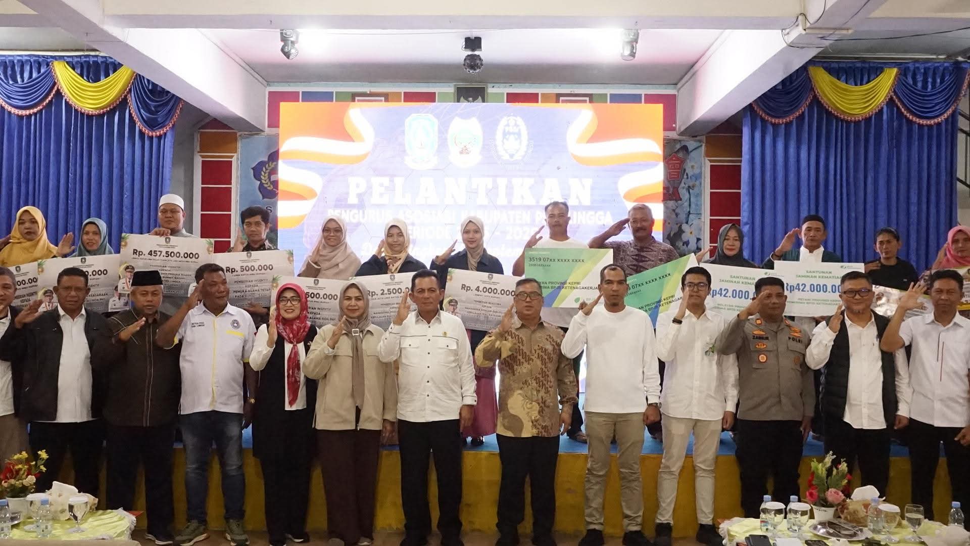 Gubernur Ansar Ahmad Lantik 35 Pengurus Askab PSSI Lingga 2025–2029, Dorong Regenerasi Sepak Bola Daerah | f. Sahib
