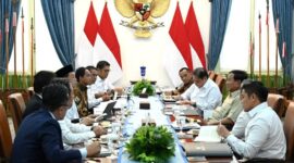 Presiden Prabowo Subianto memimpin rapat terbatas bersama sejumlah menteri di Istana Merdeka, Jakarta, pada Selasa, 9 September 2025. Foto: BPMI Setpres