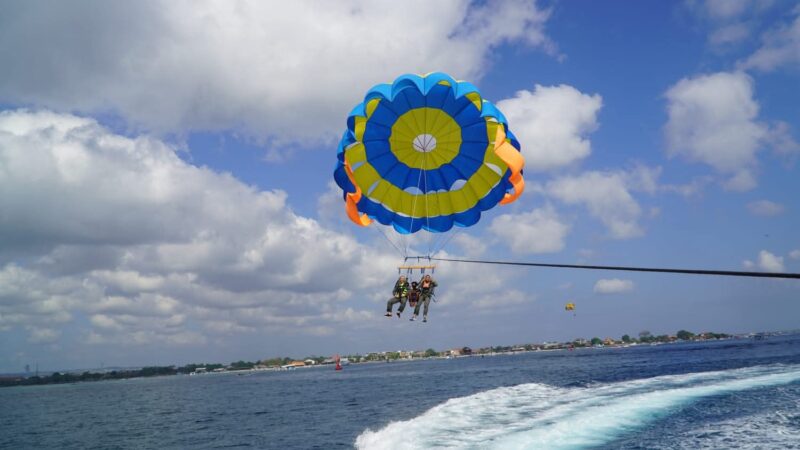 TNI AU Latih Penerbang dengan Latihan Parasailing di Bali untuk Tingkatkan Kesiapsiagaan Darurat | f. Puspen TNI