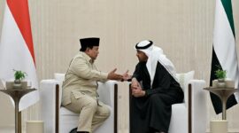 Presiden Republik Indonesia, Prabowo Subianto, melakukan pertemuan dengan Presiden Persatuan Emirat Arab (PEA), Mohammed bin Zayed Al Nahyan (MBZ), di Presidential Flight, Abu Dhabi, pada Jumat, 12 September 2025. Foto: BPMI Setpres