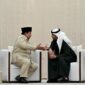 Presiden Republik Indonesia, Prabowo Subianto, melakukan pertemuan dengan Presiden Persatuan Emirat Arab (PEA), Mohammed bin Zayed Al Nahyan (MBZ), di Presidential Flight, Abu Dhabi, pada Jumat, 12 September 2025. Foto: BPMI Setpres