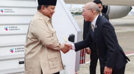 Presiden Republik Indonesia, Prabowo Subianto tiba Bandar Udara Internasional Kansai di Osaka, Jepang pada Sabtu, 20 September 2025. Foto: BPMI Setpres