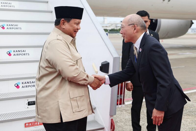 Presiden Republik Indonesia, Prabowo Subianto tiba Bandar Udara Internasional Kansai di Osaka, Jepang pada Sabtu, 20 September 2025. Foto: BPMI Setpres