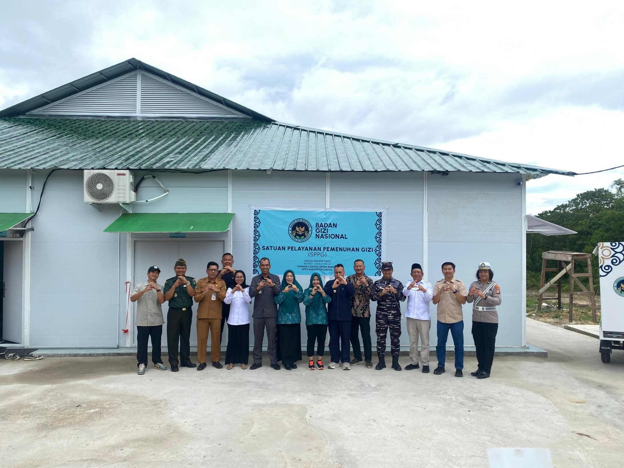 Bupati Lingga Tinjau Dapur SPPG Bukit Kapitan: Pastikan Makanan Bergizi Gratis Sesuai Standar | f. Diskominfo Lingga