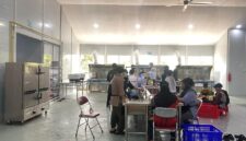 Bupati Lingga Tinjau Dapur SPPG Bukit Kapitan: Pastikan Makanan Bergizi Gratis Sesuai Standar | f. Diskominfo Lingga