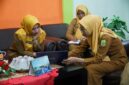 Ketua TP Posyandu Lingga Maratusholiha Nizar Bahas Pembuatan Aplikasi 6 SPM Posyandu Bersama Diskominfo | f. Diskominfo Lingga