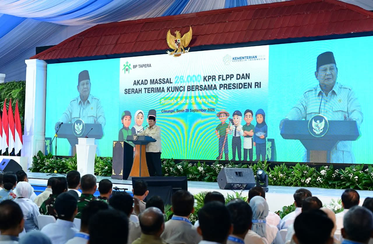 Panglima TNI Dampingi Presiden RI Prabowo pada Akad Massal 26.000 KPR FLPP di Bogor | Puspen TNI