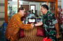 Dansesko TNI Anjangsana Dengan Mantan Panglima TNI Jenderal TNI (Purn) Endriartono Soetarto | f. Puspen TNI
