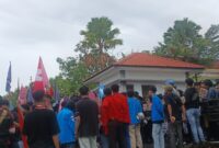 Aksi Damai Mahasiswa Kepri di DPRD: 13 Tuntutan Disuarakan, DPRD Janji Teruskan ke Pusat | f. Budi