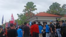 Aksi Damai Mahasiswa Kepri di DPRD: 13 Tuntutan Disuarakan, DPRD Janji Teruskan ke Pusat | f. Budi