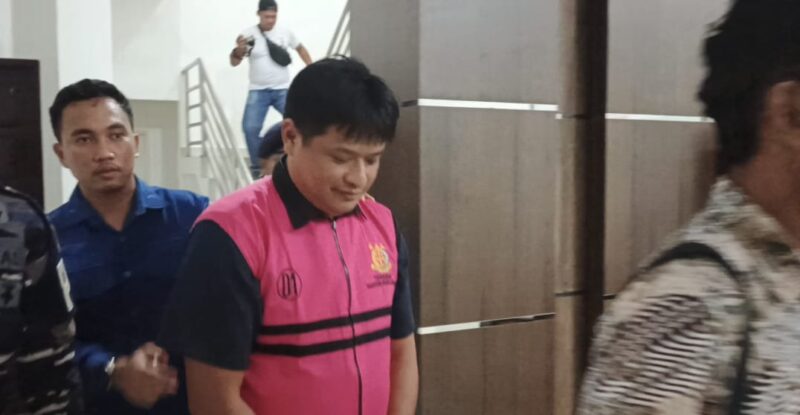 DY, tersangka kasus dugaan korupsi proyek jembatan Desa Marok Kecil pada tahun anggaran 2022, 2023, dan 2024 | f. Vatawari