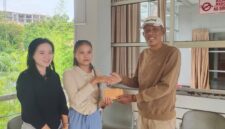 Sekda Lingga Jenguk Korban Laka di RSBK Batam, Narles Dapat Bantuan dan Dukungan Moral | f. Yudiar