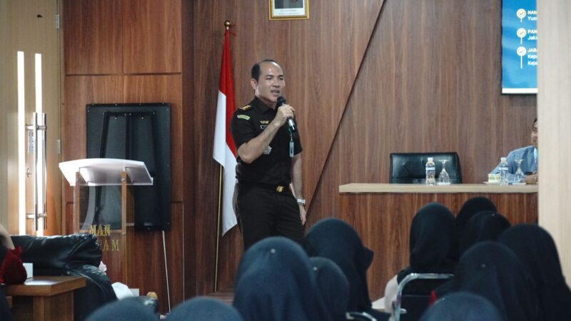 Kejati Kepri Gelar Program Jaksa Masuk Sekolah di MAN 1 Batam: Cegah Narkoba, Lawan Bullying, dan Cerdas Bermedsos | f. Kejati Kepri