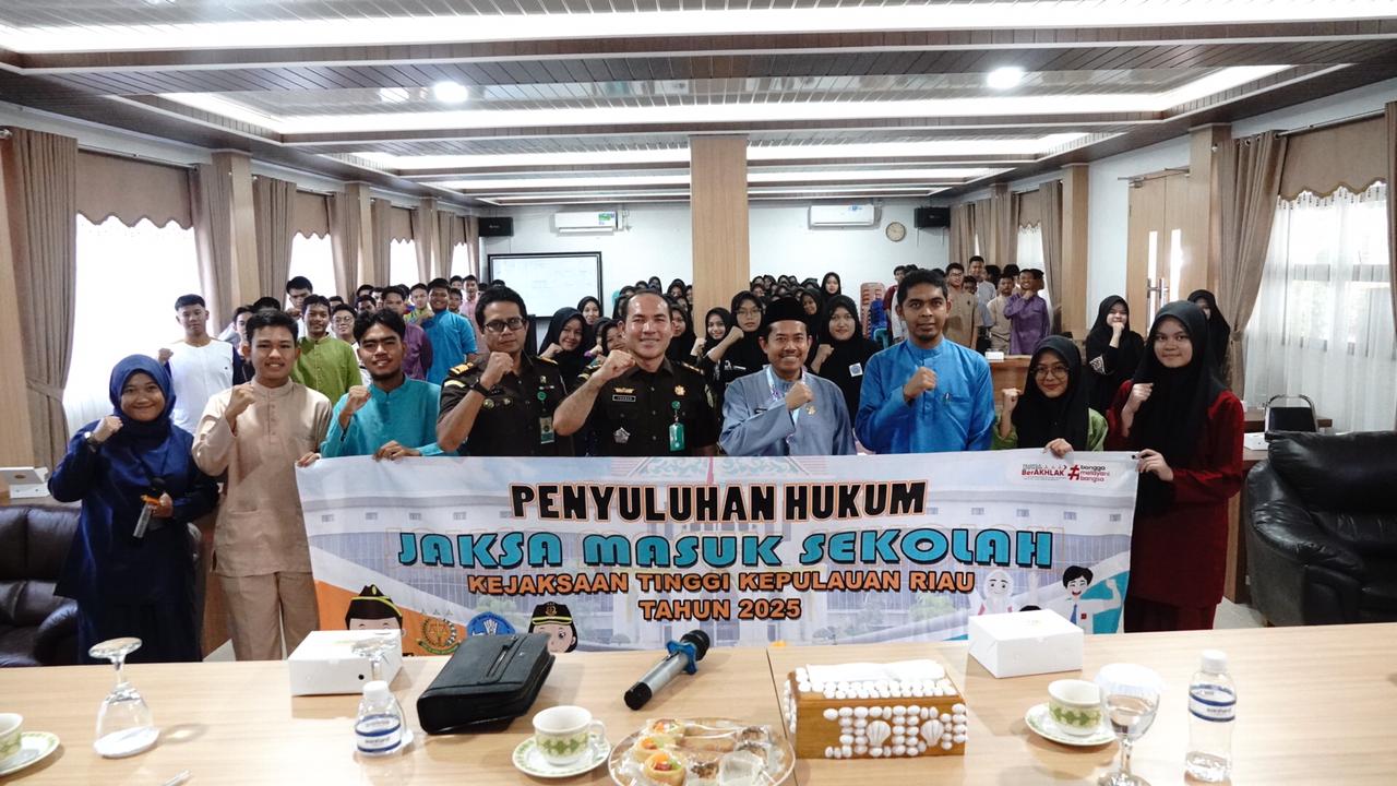 Kejati Kepri Gelar Program Jaksa Masuk Sekolah di MAN 1 Batam: Cegah Narkoba, Lawan Bullying, dan Cerdas Bermedsos | f. Kejati Kepri