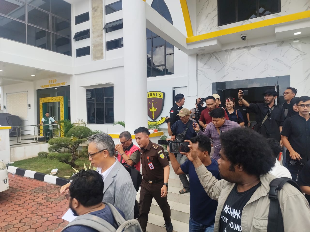 Rugikan Negara Rp4,5 Miliar, Kejati Kepri Tahan Dua Tersangka Baru Kasus Korupsi Jasa Pemanduan Kapal di Batam | f. Kejati Kepri