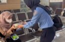 Bandara Dabo Singkep Bagi-Bagi Cokelat dan Tumpeng, Sambut Harhubnas dengan Kejutan Manis | f. Red
