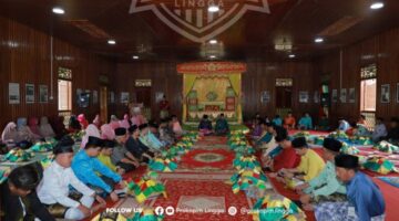 Bupati Lingga Muhammad Nizar Hadiri Makan Berhidang Kenduri Budaya 2025 di Istana Damnah | f. Prokopim Lingga
