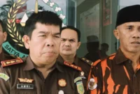 Ketua Majelis Pimpinan Cabang (MPC) Pemuda Pancasila Kabupaten Lingga, Arman Arsyad foto bersama Kajari Lingga, Amriyata, S.H., M.H. | f. Istimewa