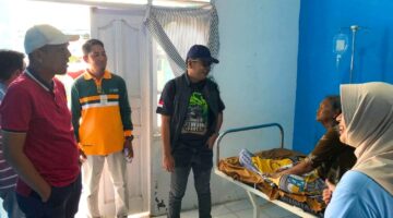Wakil Bupati Lingga, H. Novrizal Didampingi oleh Kepala Dinas Kesehatan Kabupaten Lingga, dr. Bukit Raya Gultom, M.M., Mengunjungi Puskesmas Raya | f. Diskominfo Lingga