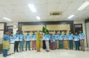 Pelepasan atlet dan oficial Pemprov Kepri yang akan berlaga di PORNAS XVII KORPRI 2025 Sumatera Selatan. Pelepasan ditandai dengan penyerahan pataka oleh Kepala BKD Kepri kepada Rodi Yantari selaku Ketua Kontingen, Jumat (3/10/2025) | f. Diskominfo Kepri