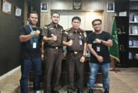 Komunitas Lingga Media Group foto bersama Kajari Lingga dan Kasi Intel Kejati Lingga beberapa waktu lalu | f. Redaksi