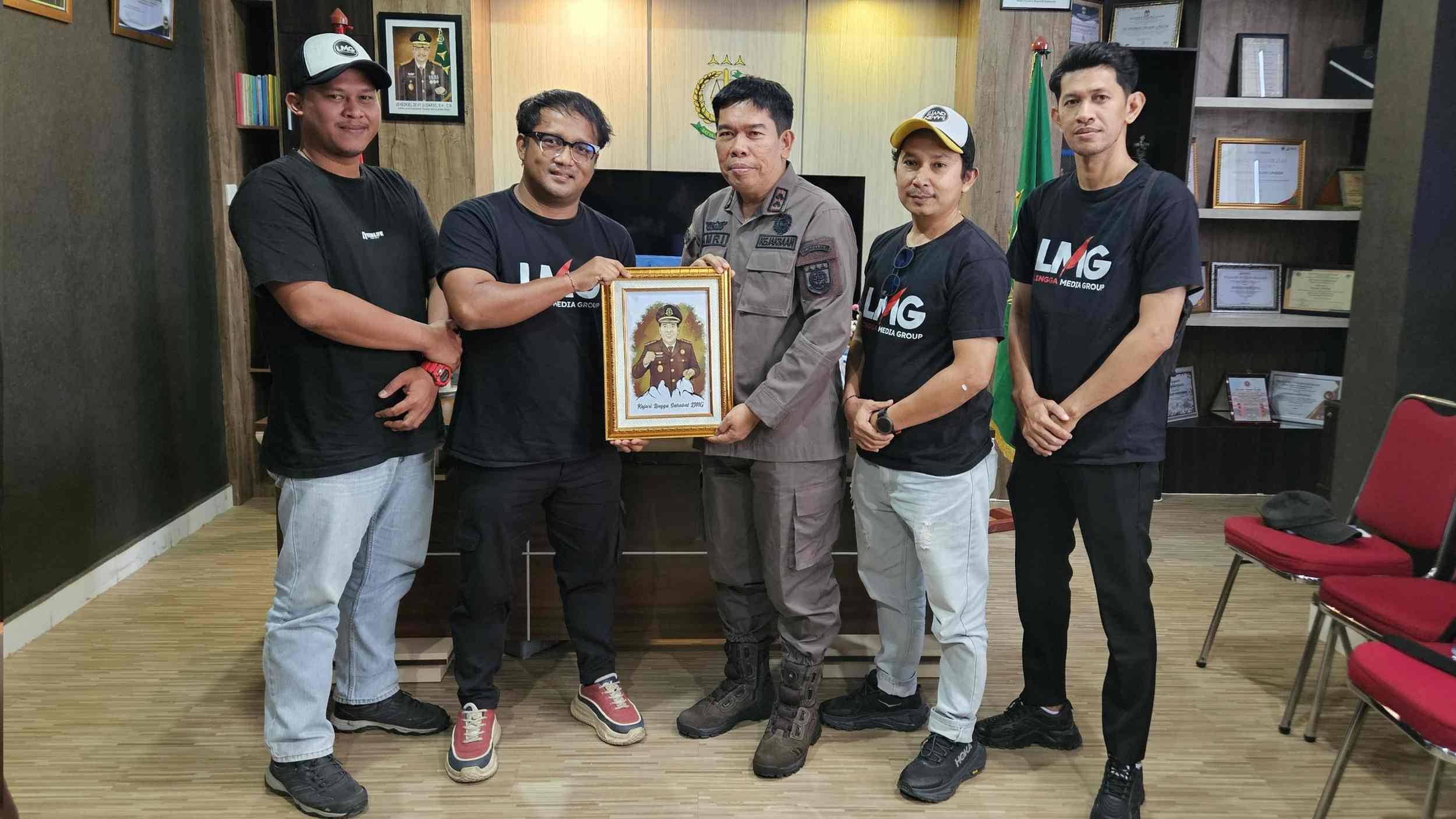 Kejari Lingga Sahabat LMG: Perpisahan Haru untuk Bapak Amriyata yang Kini Bertugas di Serdang Bedagai | f. Redaksi