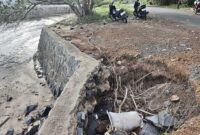 Batu Miring di Desa Tanjung Harapan Mulai Rusak, Warga Desak Pemerintah Segera Lakukan Perbaikan | f. Vatawari