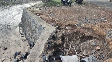 Batu Miring di Desa Tanjung Harapan Mulai Rusak, Warga Desak Pemerintah Segera Lakukan Perbaikan | f. Vatawari