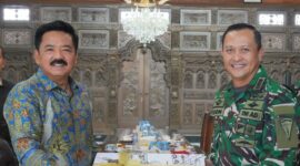Pangkopassus Anjangsana ke Mantan Panglima TNI Marsekal TNI (Purn) Hadi Tjahjanto | f. Puspen TNI