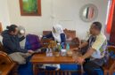Ketua Dekranasda Lingga, Hj. Feby Sarianty, bersama jajaran pengurus, yang menggelar pertemuan hangat dengan salah satu penjahit lokal di Sekretariat Dekranasda pada Jumat (03/10/2025) | f. Dekranasda Lingga