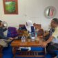 Ketua Dekranasda Lingga, Hj. Feby Sarianty, bersama jajaran pengurus, yang menggelar pertemuan hangat dengan salah satu penjahit lokal di Sekretariat Dekranasda pada Jumat (03/10/2025) | f. Dekranasda Lingga