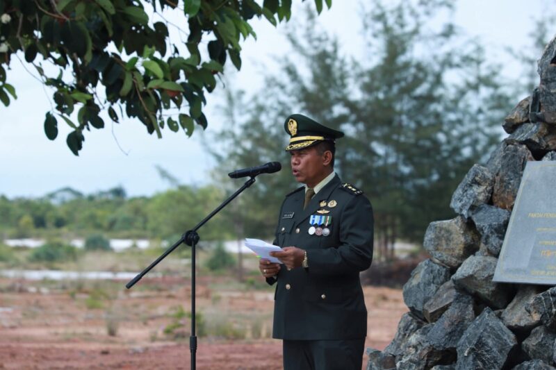 HUT ke-80 TNI di Lingga: Semangat Patriotisme Menggema di Lapangan Puslatpurmar 09 Dabo Singkep | f. Arnel