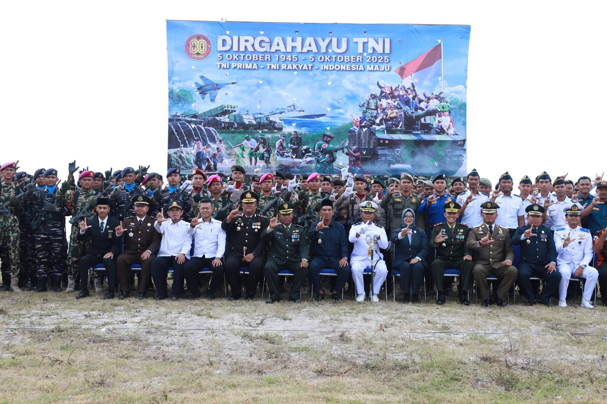 HUT ke-80 TNI di Lingga: Semangat Patriotisme Menggema di Lapangan Puslatpurmar 09 Dabo Singkep | f. Arnel