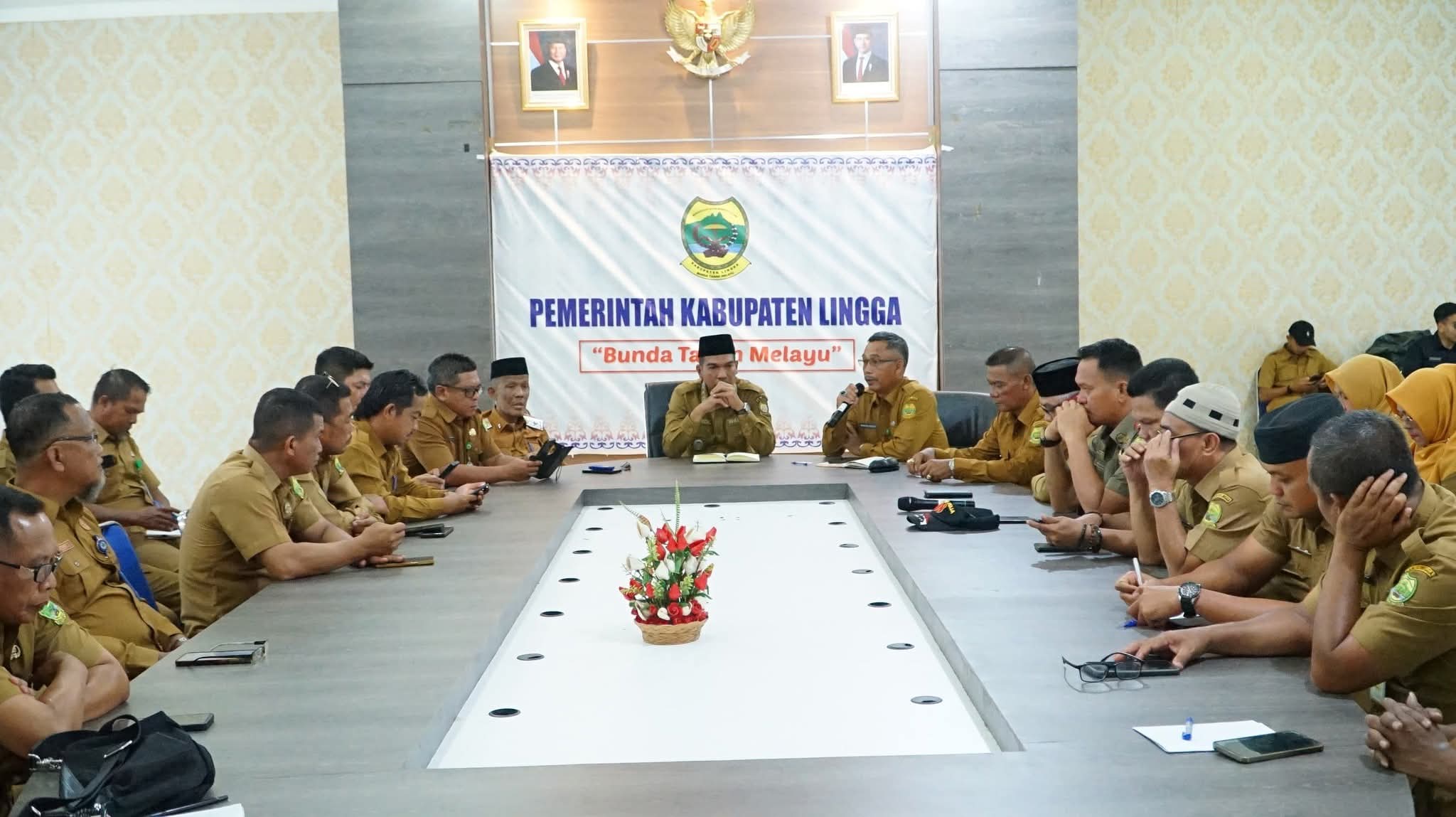 Pemkab Lingga Gelar Rapat Persiapan Sambut Menko Polhukam dan Peringatan Hari Jadi ke-22 Kabupaten Lingga | f. Diskominfo Lingga