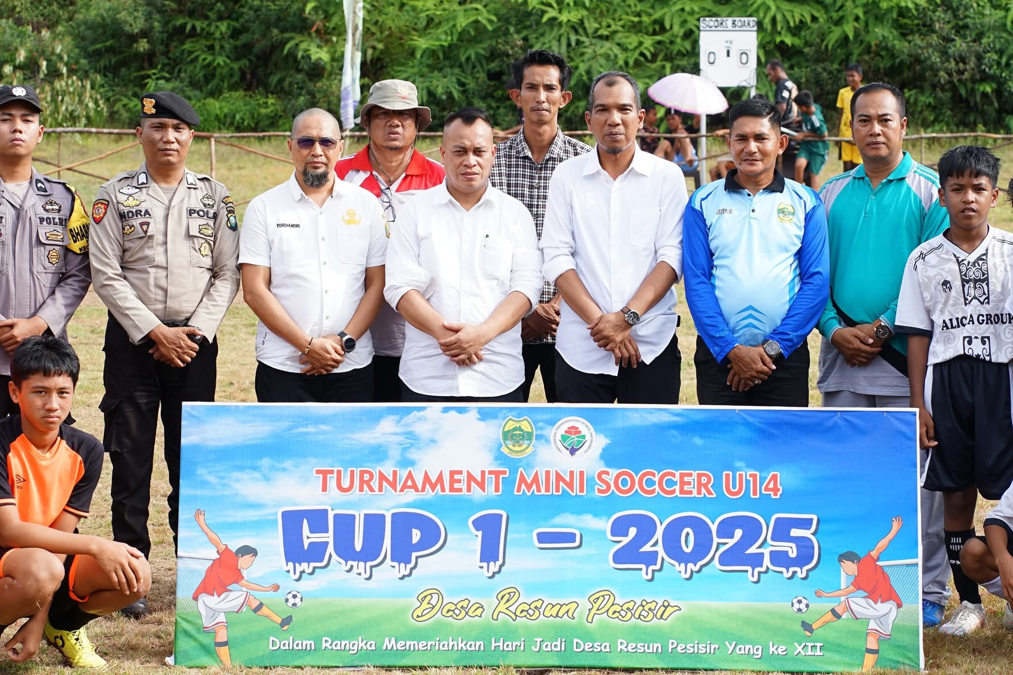 Semarak Hari Jadi ke-12 Desa Resun Pesisir: Wabup Lingga Novrizal Buka Turnamen Minisoccer U-14 dengan Semangat Sportivitas dan Persaudaraan | f. Diskominfo Lingga