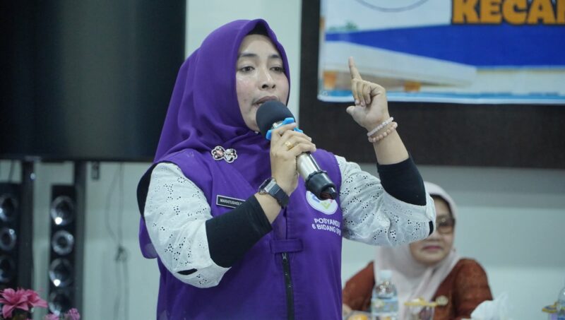 Pembina Posyandu Kabupaten Lingga, Maratusholiha Nizar menegaskan bahwa kegiatan ini merupakan langkah berkelanjutan dari program nasional yang menitikberatkan pada penerapan enam SPM bidang kesehatan | f. Diskominfo Lingga