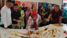 Ketua Dekranasda Batam Erlita Amsakar Ahmad Kagumi Batik Lingga, Dorong Kolaborasi UMKM Naik Kelas | f. Diskominfo Lingga