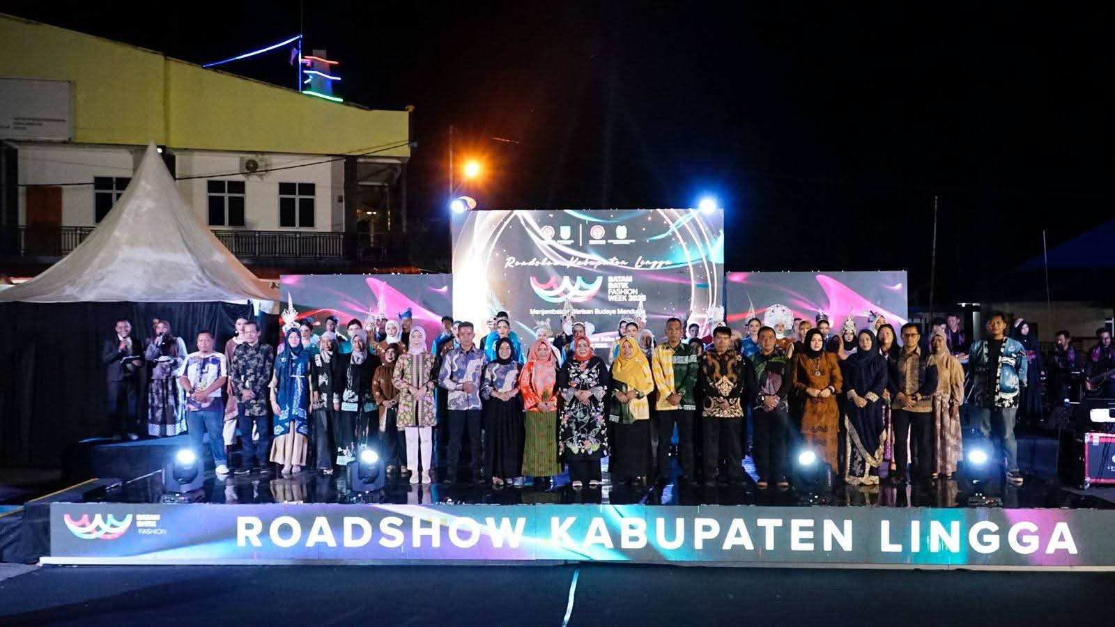 Semarak Batam Batik Fashion Week 2025 di Dabo Singkep: Kolaborasi Batam–Lingga Angkat Warisan Budaya ke Kancah Dunia | f. Diskominfo Lingga